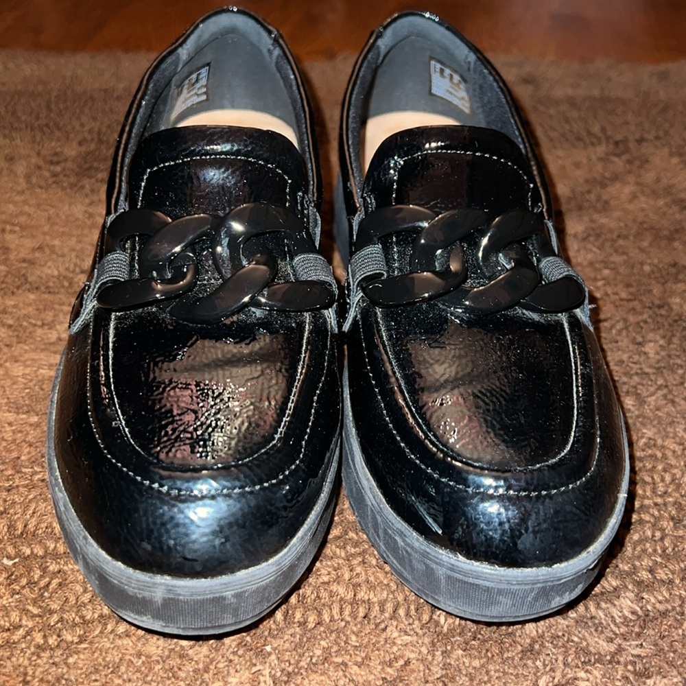 Clarks Patent Leather Comfort Shoes for Women 
Size 6 1/2M